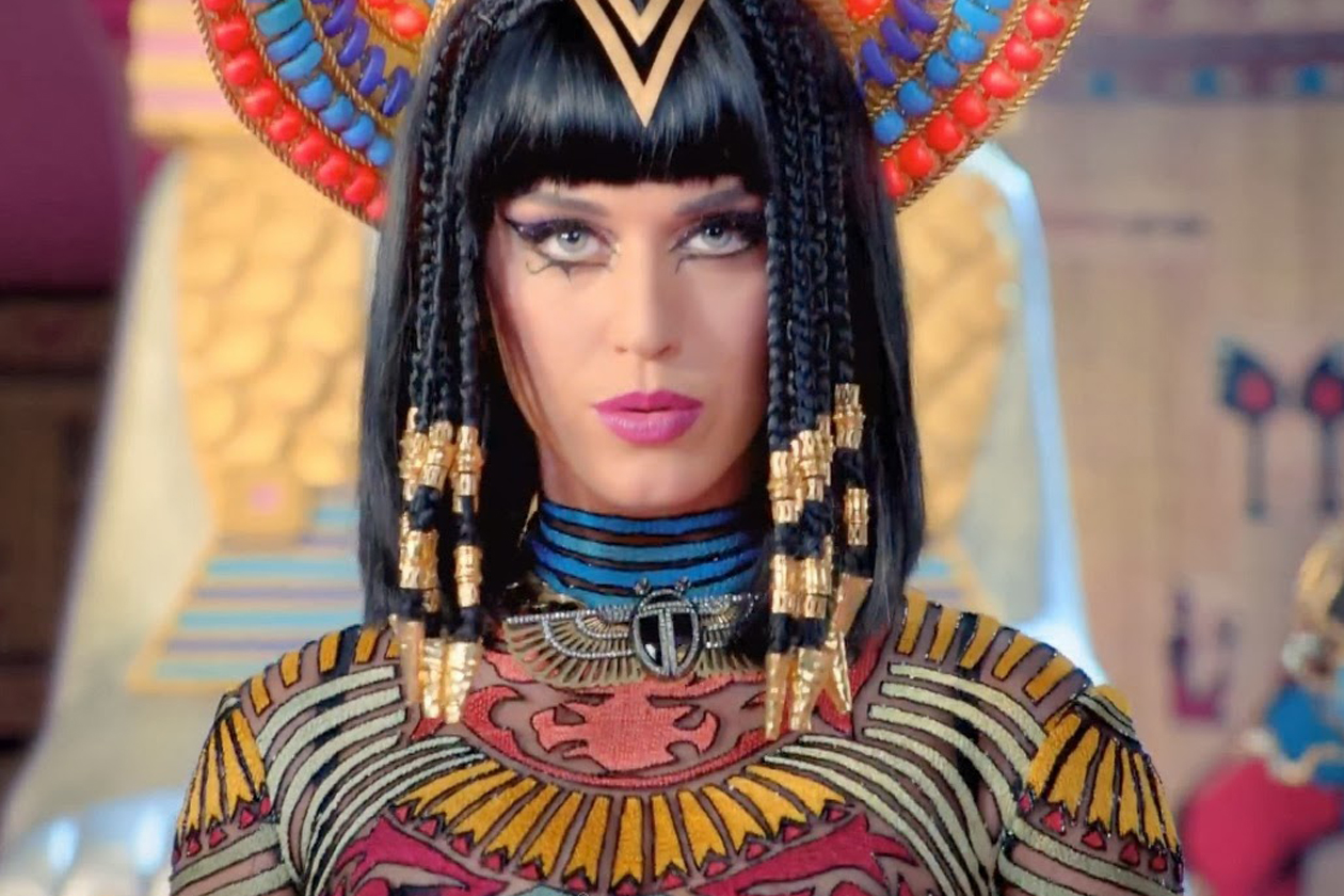 Katy Perry Cleopatra deusa gato Dark Horse 23