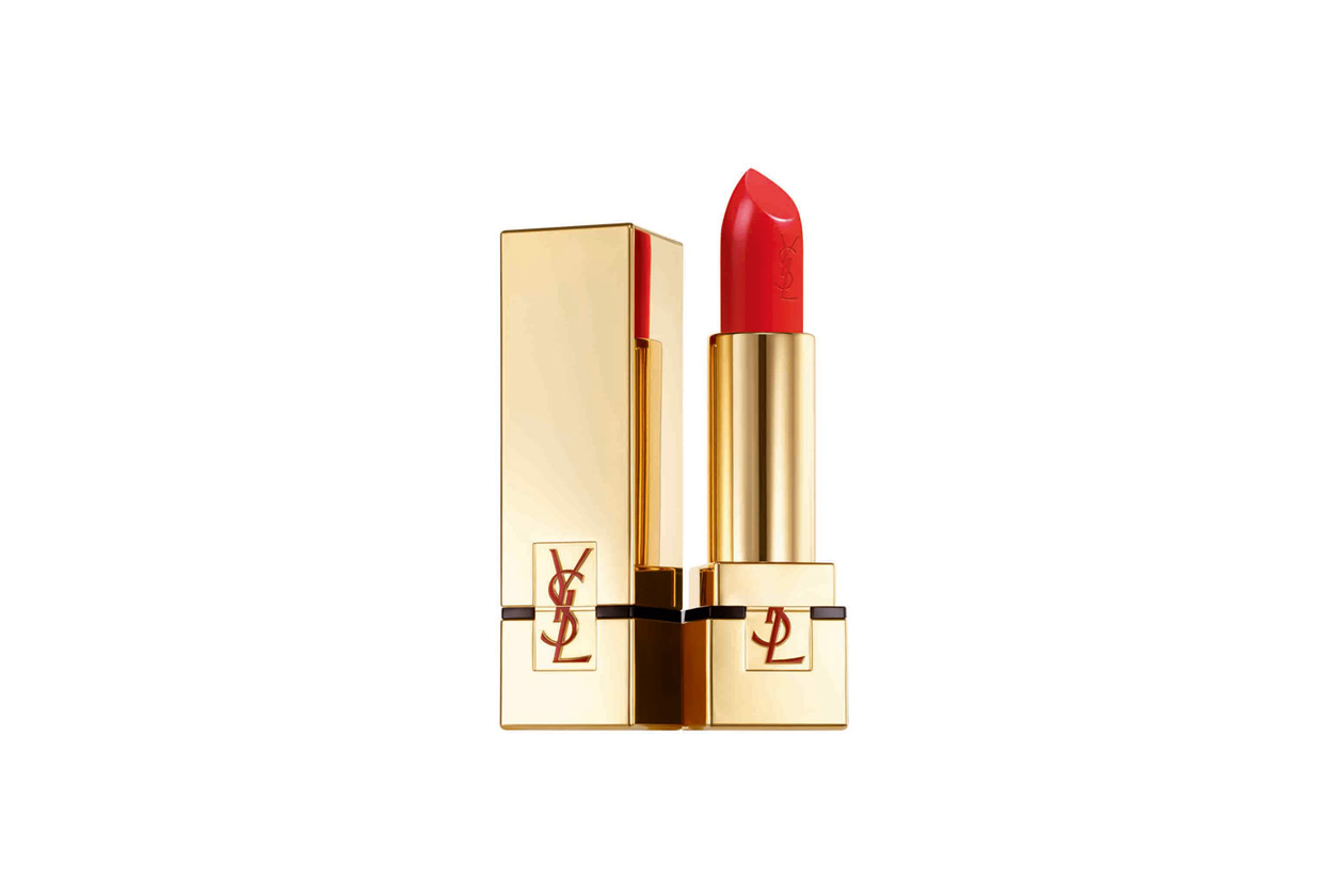 Red passion anche per il Rouge Pur Couture n.50 Rouge Neon di Yves Saint Laurent