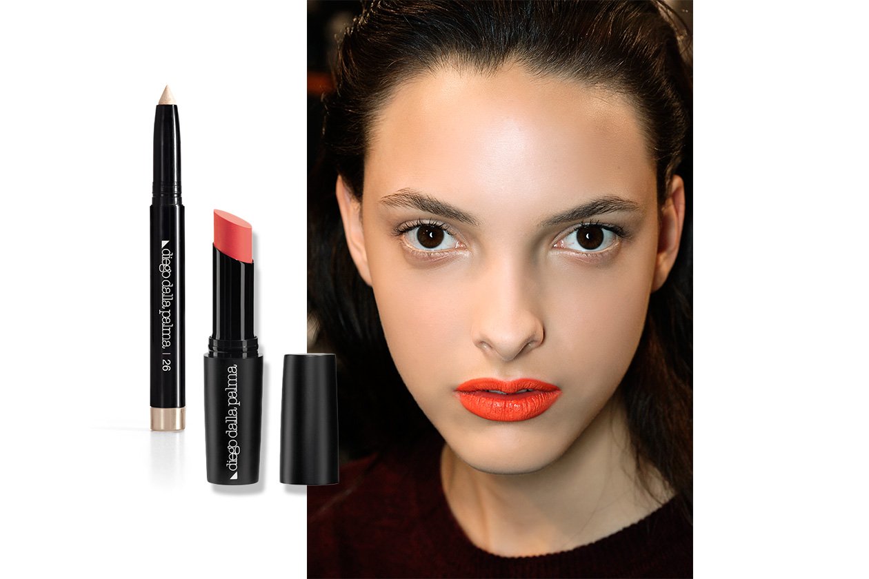 LIP STAIN ARANCIONE E MATITA BIANCA: look dalla sfilata di John Richmond. Make up: Diego Dalla Palma