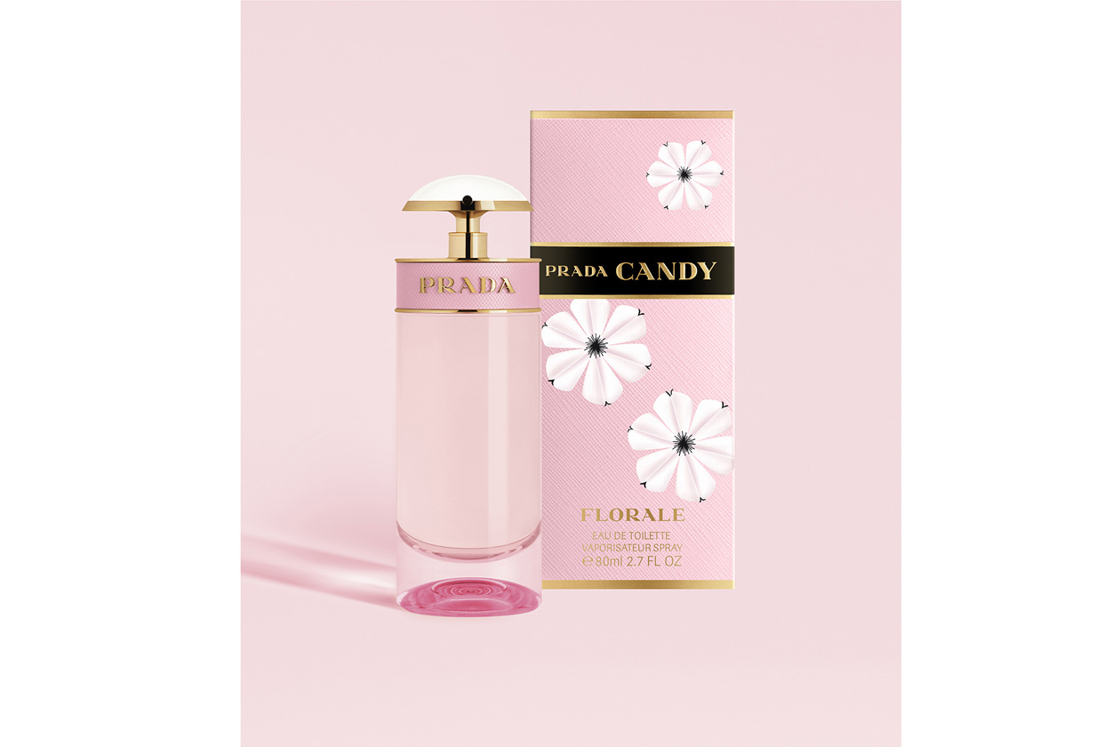 La fragranza Prada Candy Florale parte dalla Cosmea per arrivare a un fiore fantastico traboccante di vita e sensualità