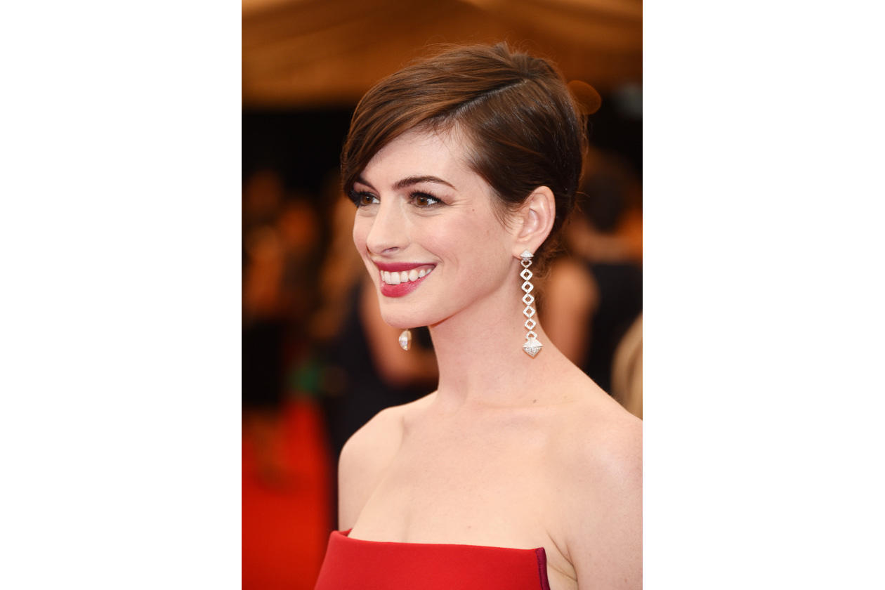 Rosa intenso per Anne Hathaway