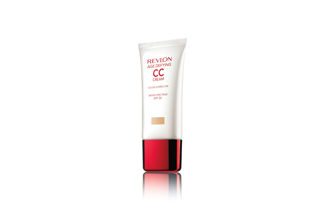 A proteggere la pelle e a ridurre le discromie ci pensa anche la Age Defying CC Cream SPF 30 di Revlon