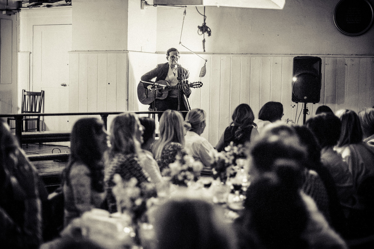 Earl Oakin performs at dinner