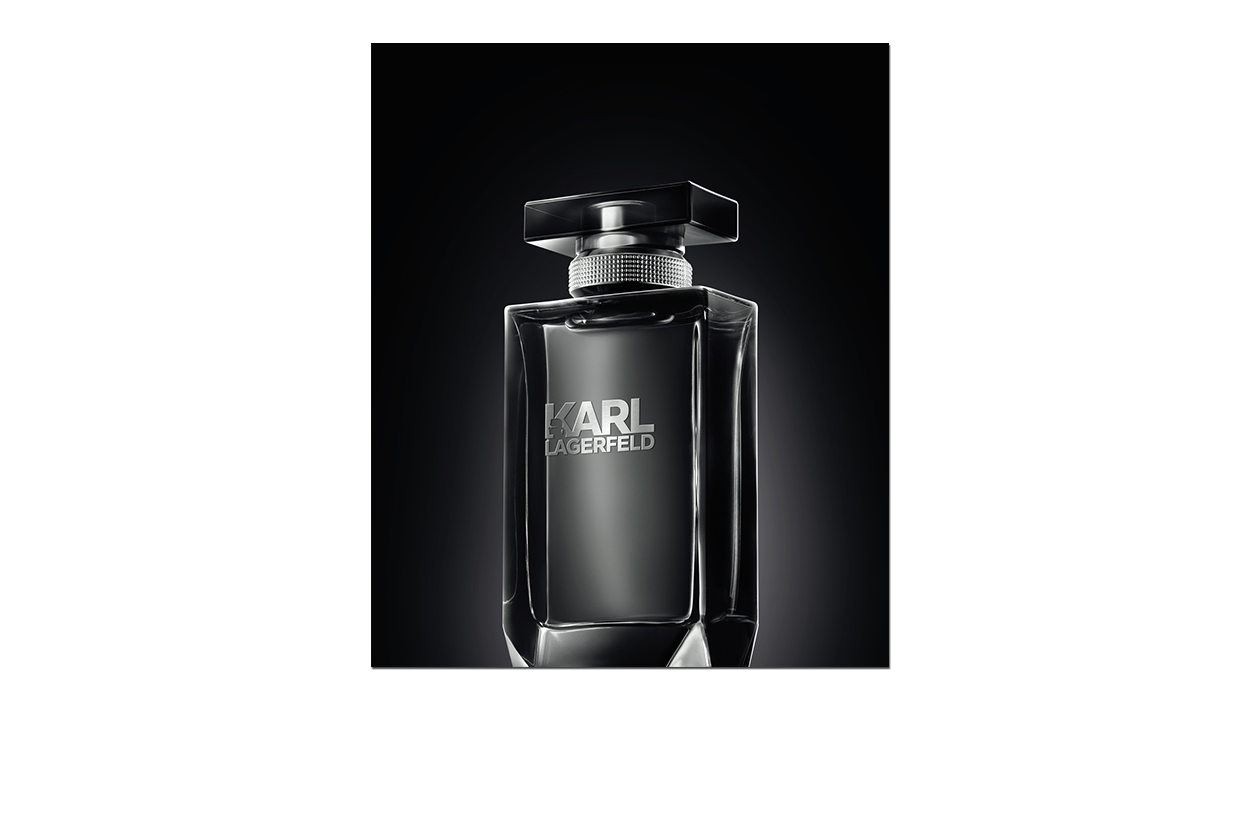 L’Eau de toilette for Men di Karl Lagerfeld è raccolta in un pack che è sintesi di high-tech e classicismo