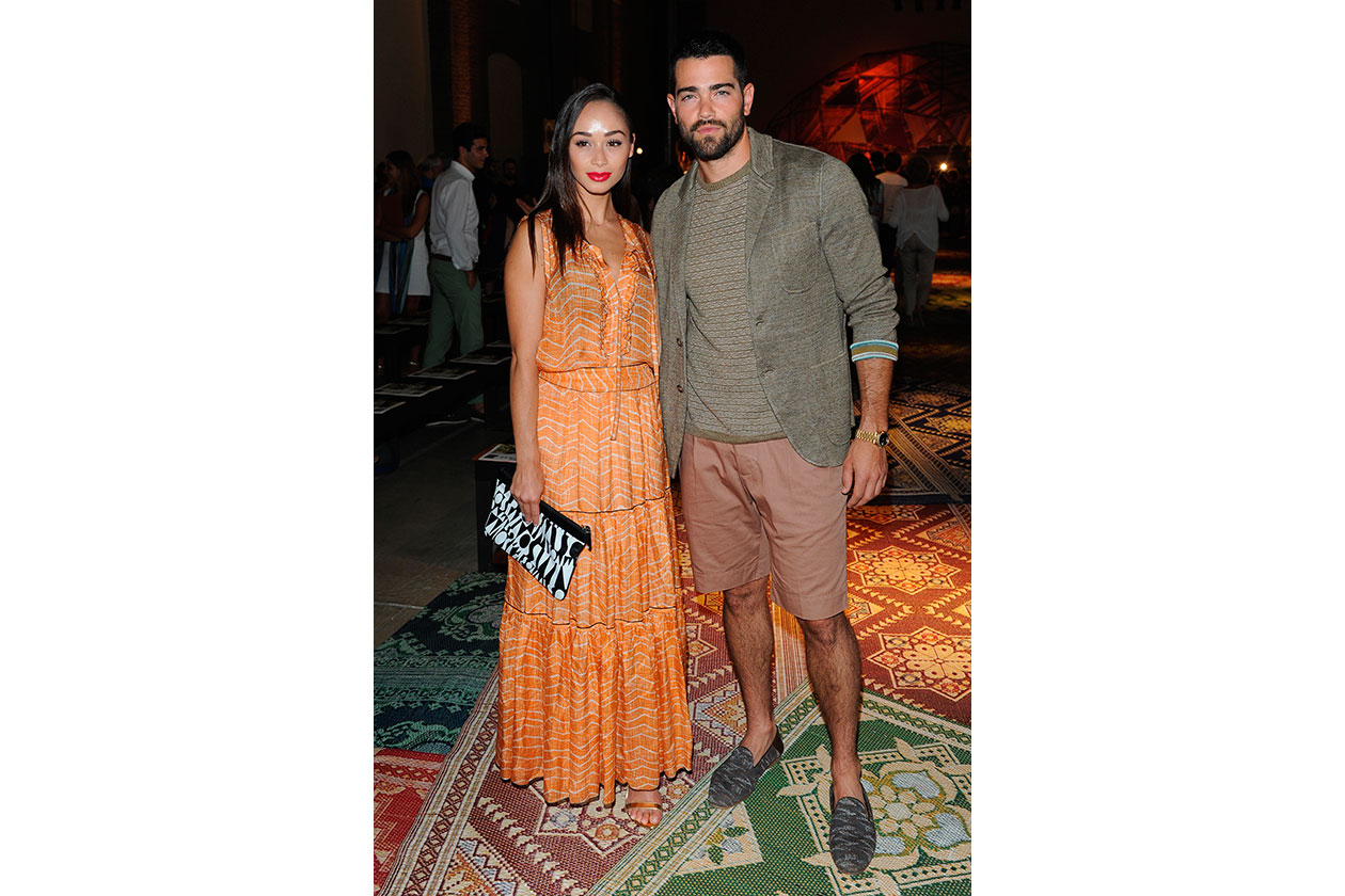 L’attore americano Jesse Metcalfe nel front row di Missoni con Cara Santana