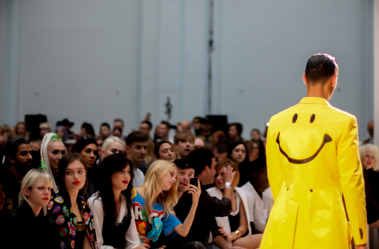 Tuxedo Smiley da Moschino