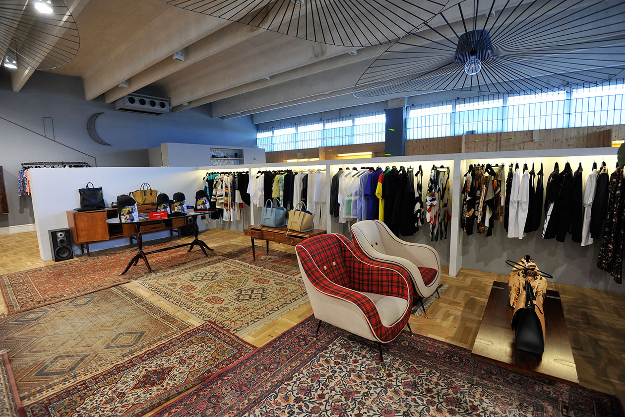 Glossy District Party: Simona Corsellini sfila ai Cinque Fiori