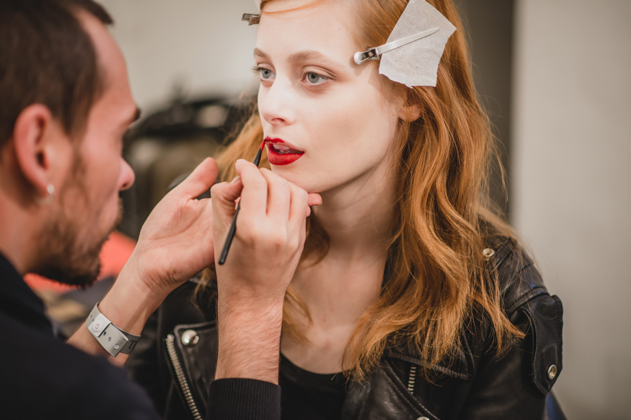 Anche Trussardi preferisce un look classico ma estremamente femminile