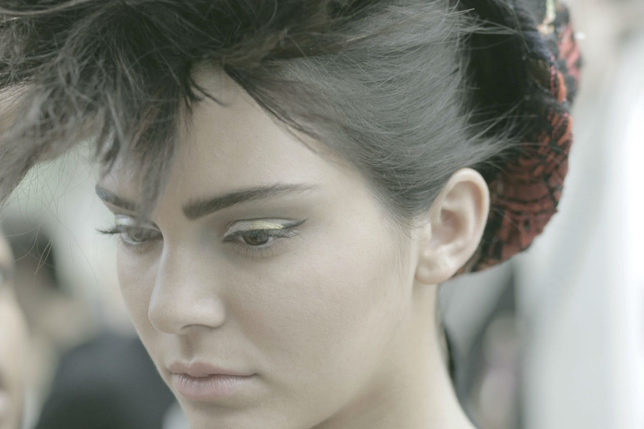 Backstage Défilé CHANEL Haute Couture Automne-Hiver 2014-15 Maquillage CHANEL © CHANEL 2014