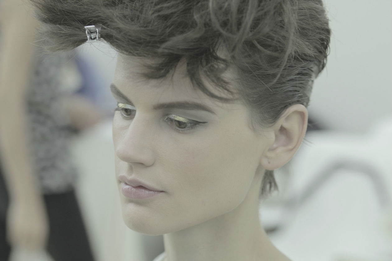 Backstage Défilé CHANEL Haute Couture Automne-Hiver 2014-15 Maquillage CHANEL © CHANEL 2014