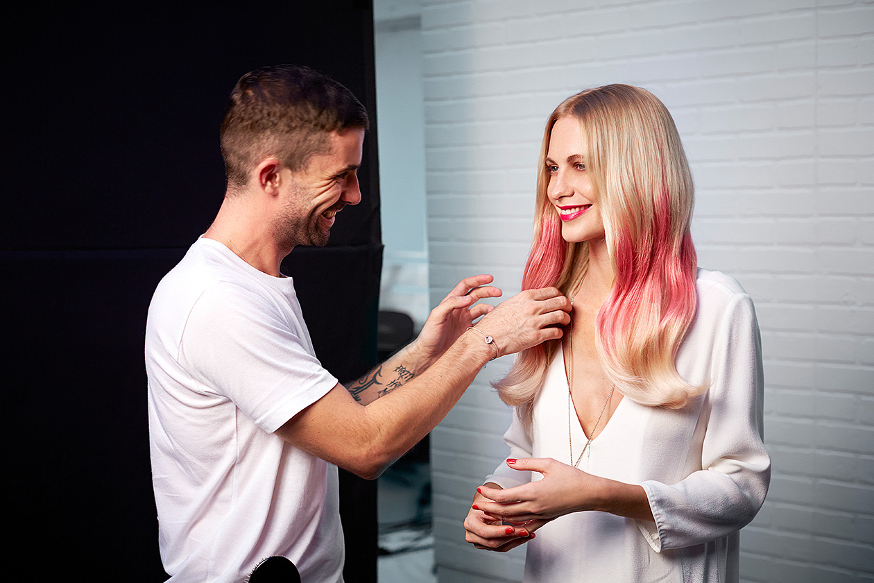 Beauty Hairstyle Splashlight – Pink Splashlight by L’Oréal Professionnel, Poppy Delevingne