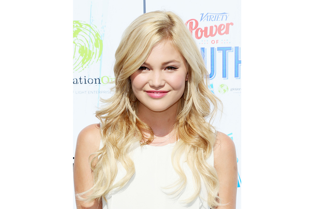 Gli hairstyle di Olivia Holt: capelli con onde morbide