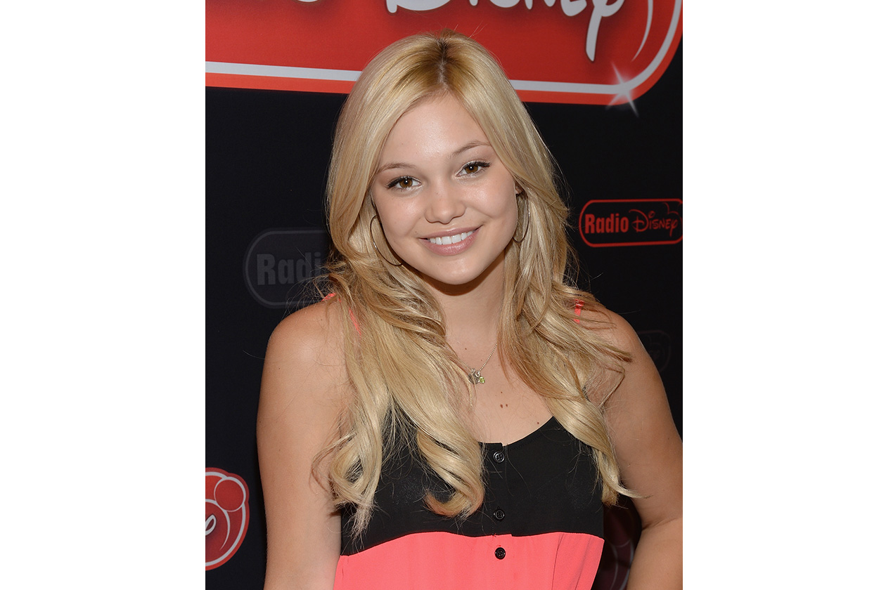 Gli hairstyle di Olivia Holt: capelli con onde morbide