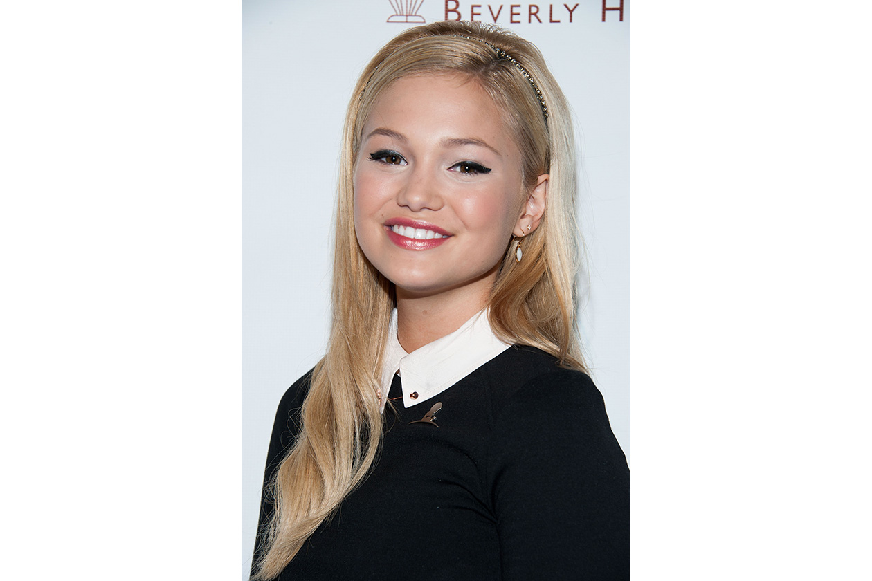 Gli hairstyle di Olivia Holt: capelli lisci