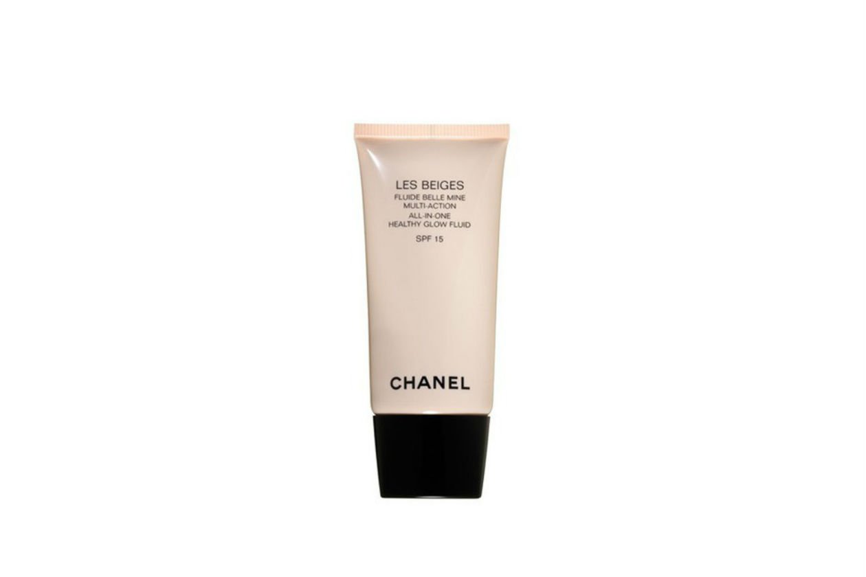 Il Fluido effetto radioso multi azione SPF 15 di Chanel fa risplendere il colorito naturalmente, come dopo una giornata trascorsa all’aria aperta