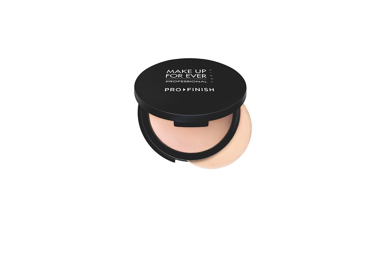 Il Pro-Finish Fondotinta in polvere multiuso di Make Up For Ever ha una texture che permette di realizzare make-up viso personalizzabili