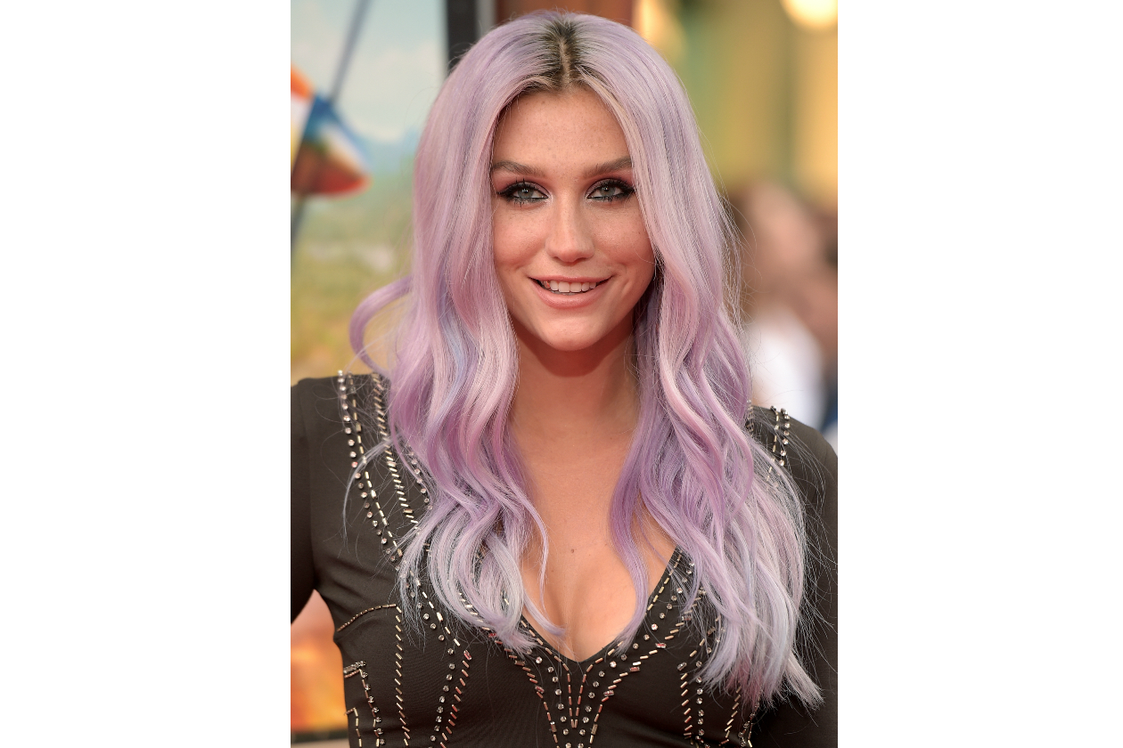 Kesha capelli: il nuovo hairlook è color lavanda