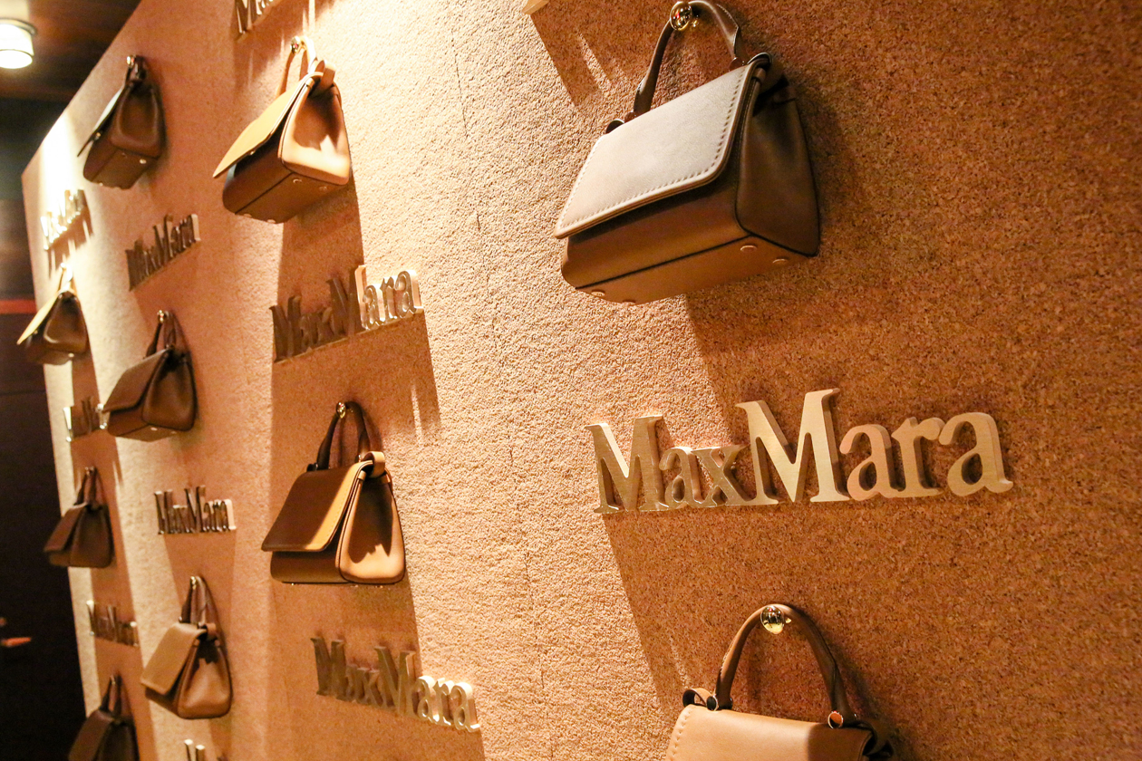 Max Mara festeggia Amy Adams, nuova testimonial accessori