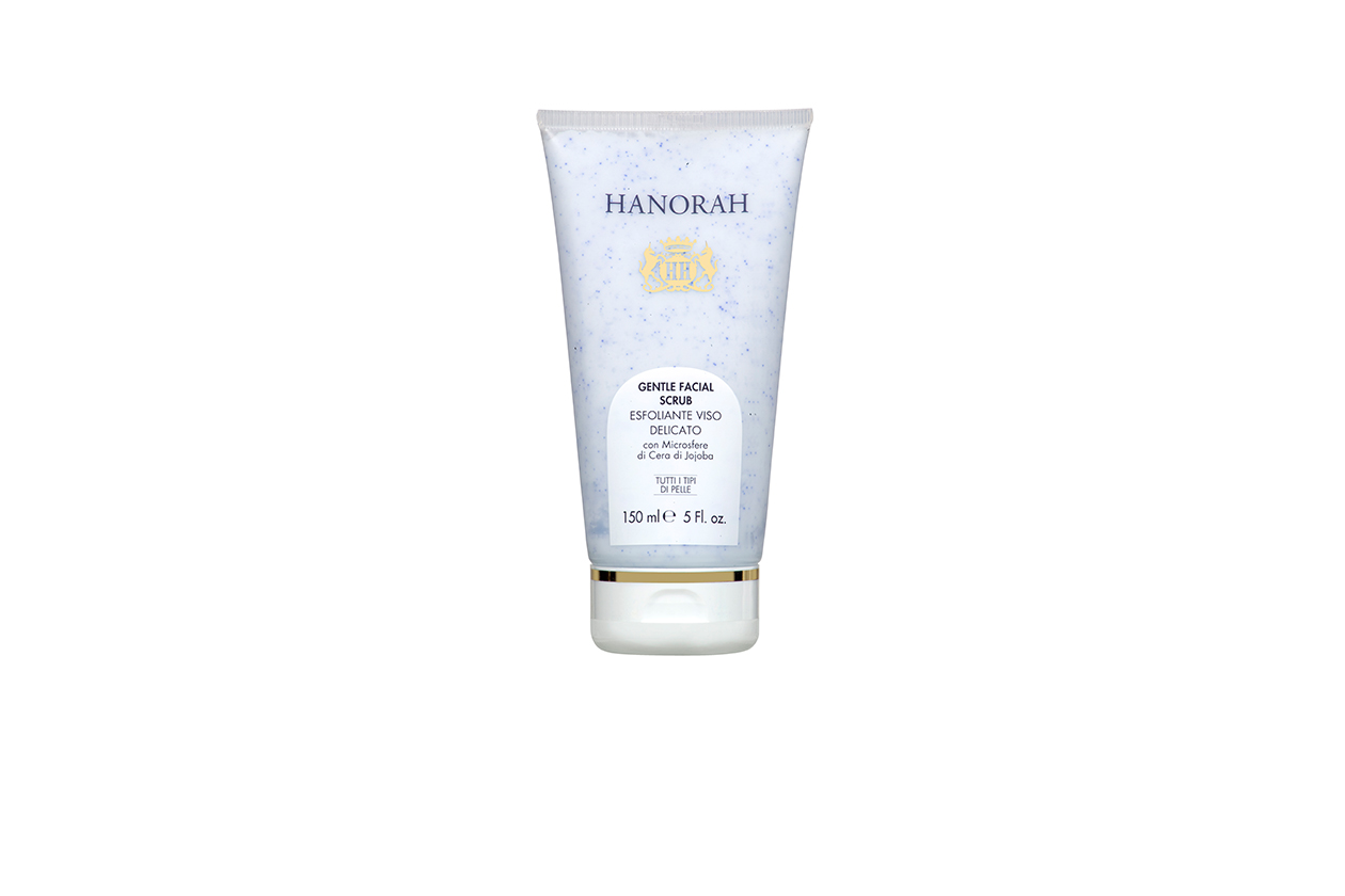 Gentle Facial Scrub di Hanorah è una crema esfoliante con microsfere di cera di Jojoba per uno scrub dolce, emolliente e non aggressivo