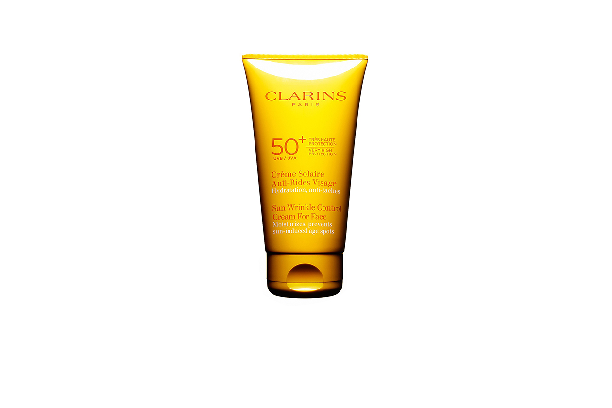 MASSIMA PROTEZIONE CONTRO LE RUGHE: la Crème Solaire Anti-Rides Visage SPF 50 di Clarins contiene un complesso multifiltro ad alta performance
