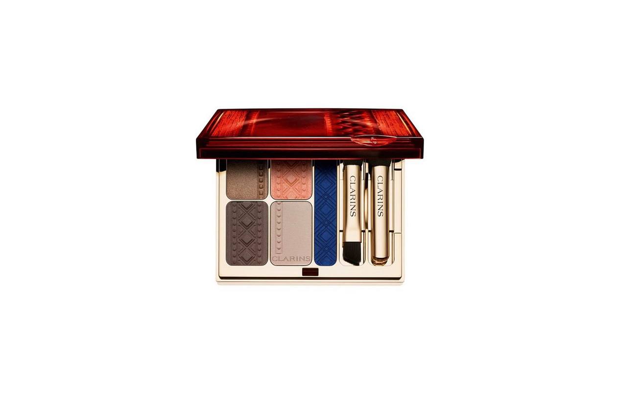 Nuance luminose ravvivate da un eyeliner blu elettrico per la Colors of Brazil Palette Yeux Ombres Liner di Clarins