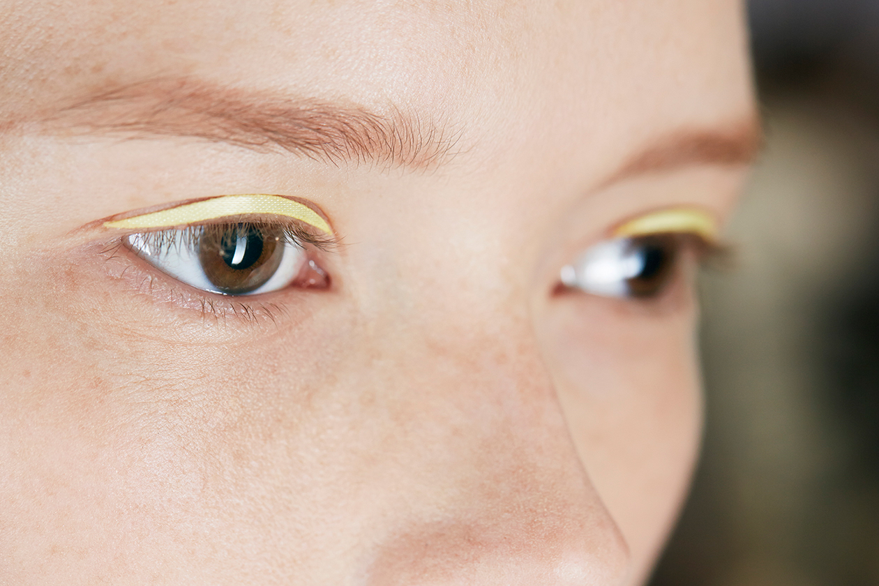 Dior Prêt-à-porter Spring-Summer 2015: look materiale per l’eyeliner