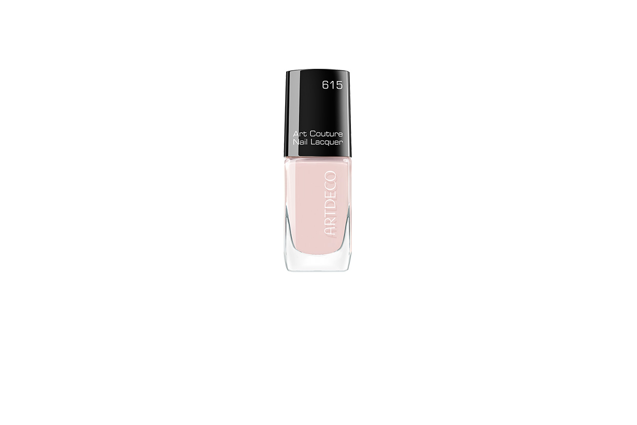 Effetto velluto con ARTDeco Art Couture Nail Lacquer in 615 Couture Silk