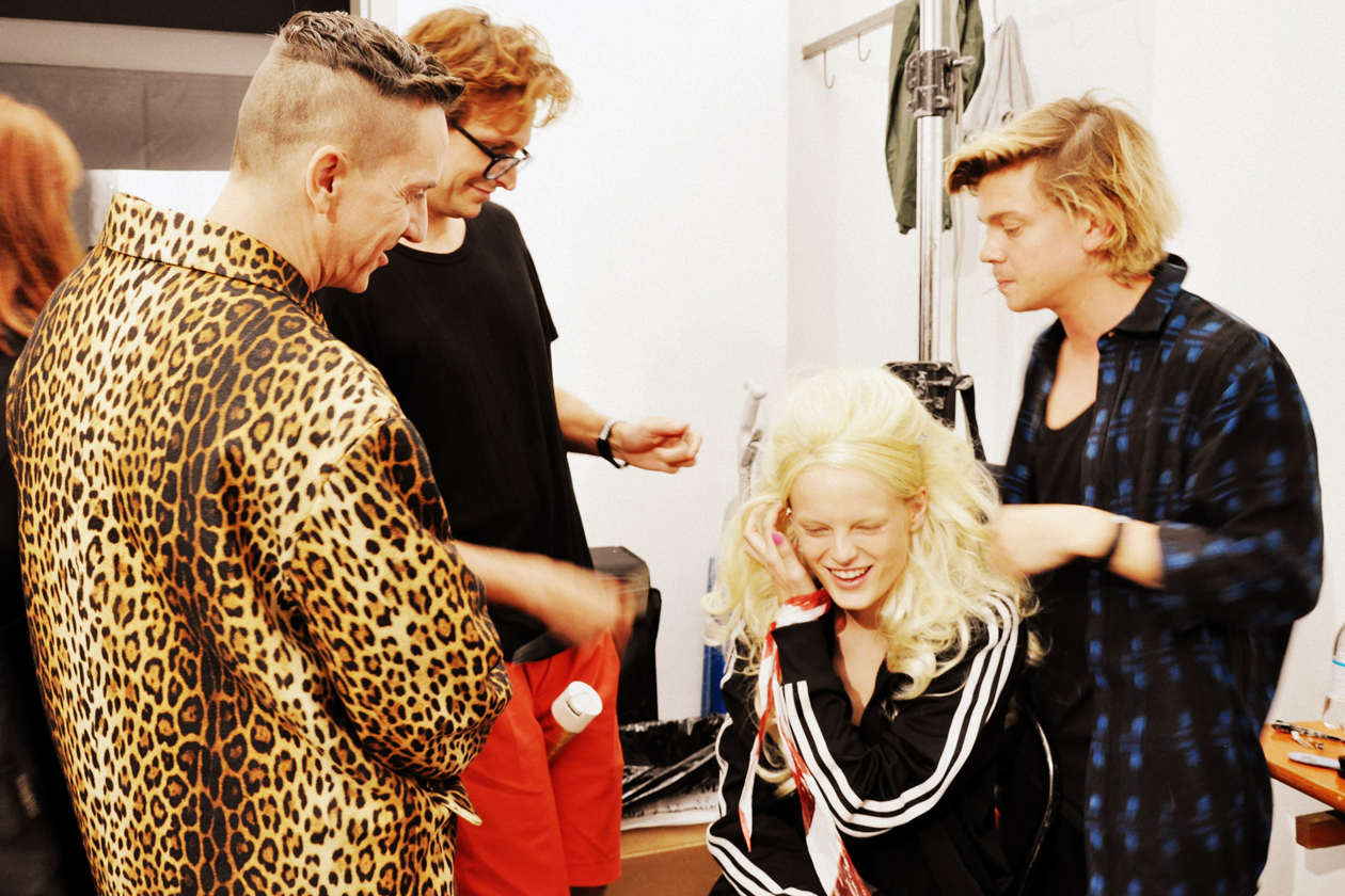 Lo stilista Jeremy Scott con la modella Hanne Gaby Odiele