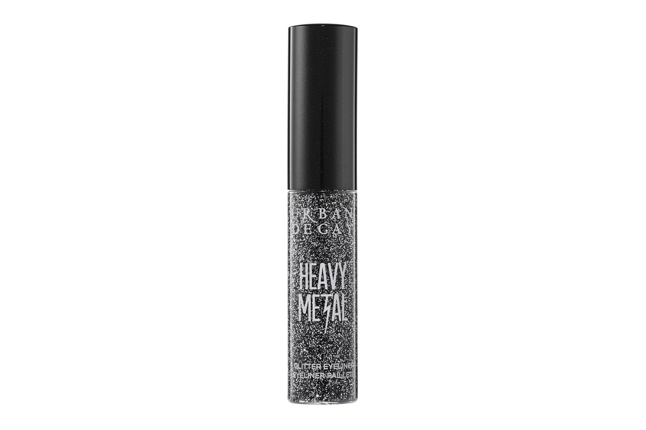 Nel film Mia non indossa un eyeliner glitterato ma sicuramente sarebbe stata perfetta con un liner come l’ Urban Decay Heavy Metal Glitter Eyeliner in Gunmetal