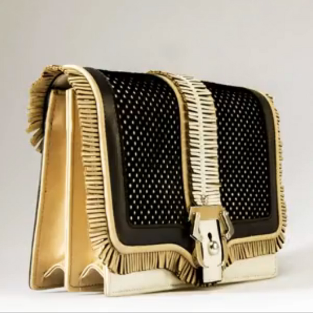 “Tatiana”: la icon-bag di Paula Cademartori in un video