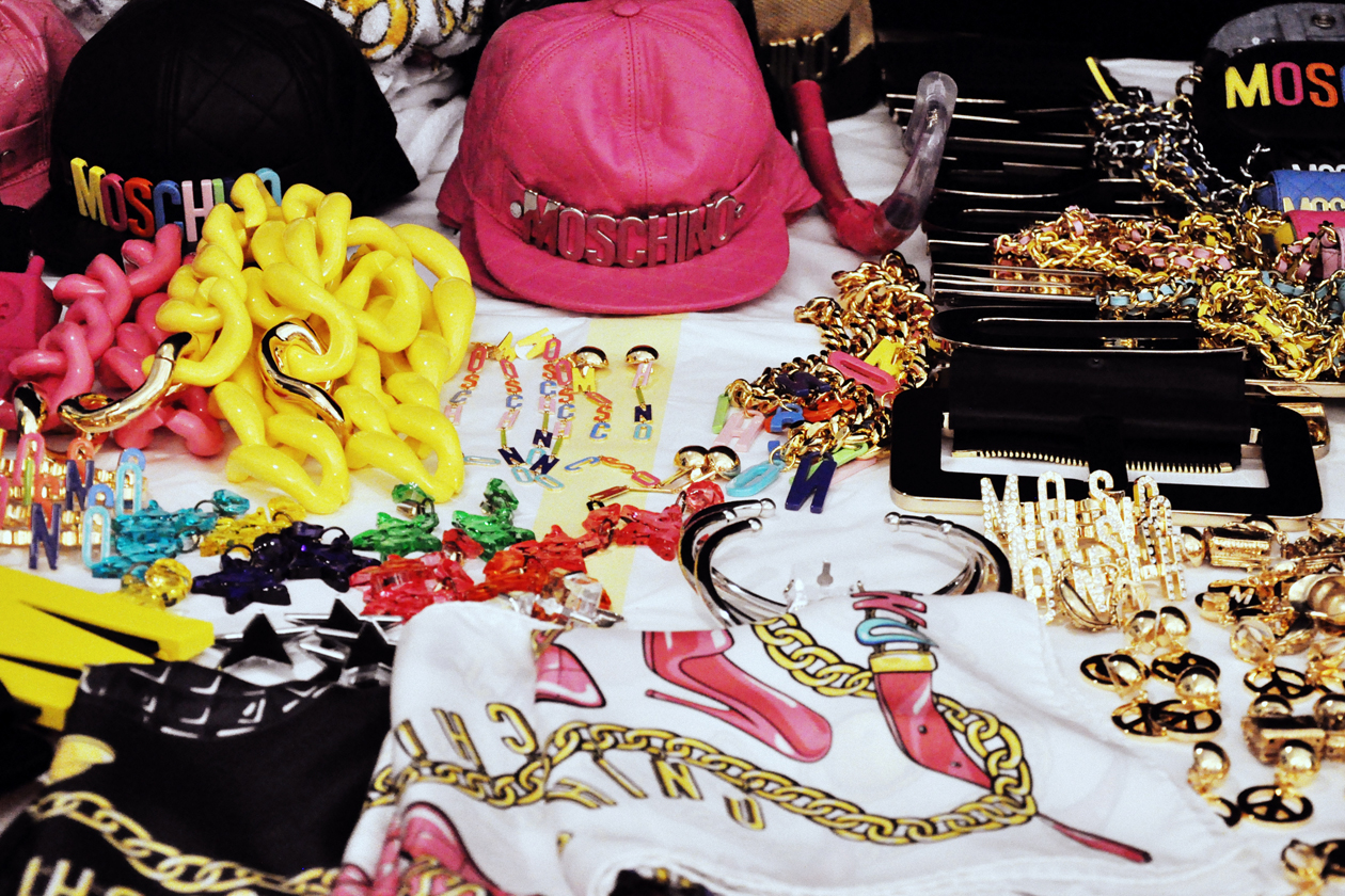 Tutti gli accessori by Moschino