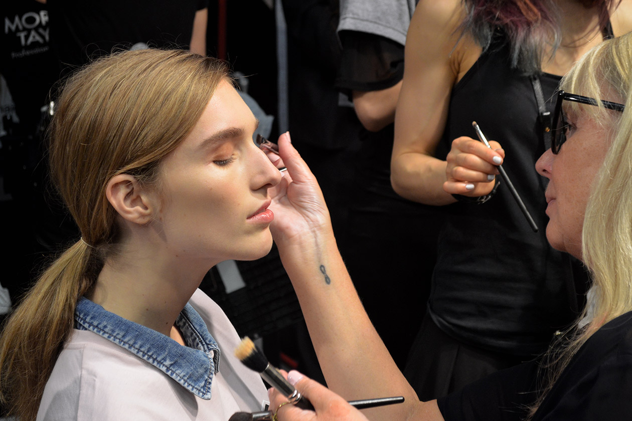 Val Garland ha curato il make up nel backstage di MSGM