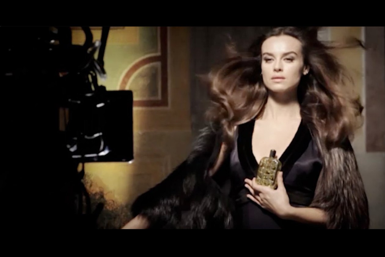 Kasia Smutniak e Fendi per la nuova fragranza Furiosa: il video di backstage