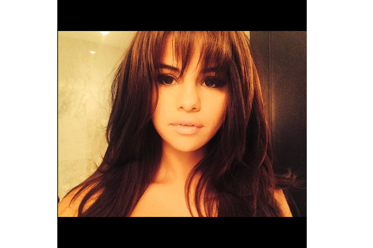 selena gomez, beauty look, capelli, frangia