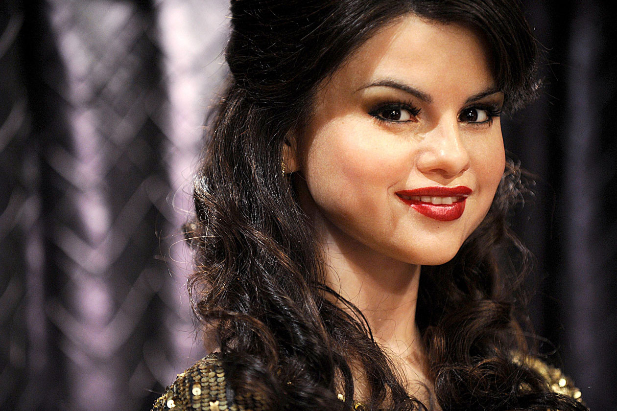 selena gomez, beauty look, capelli, frangia