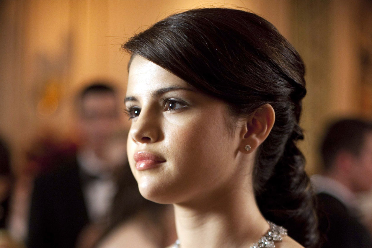 selena gomez, beauty look, capelli, frangia