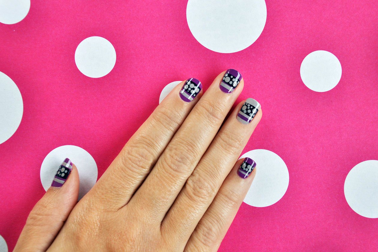 04 60s Dots Nail Art