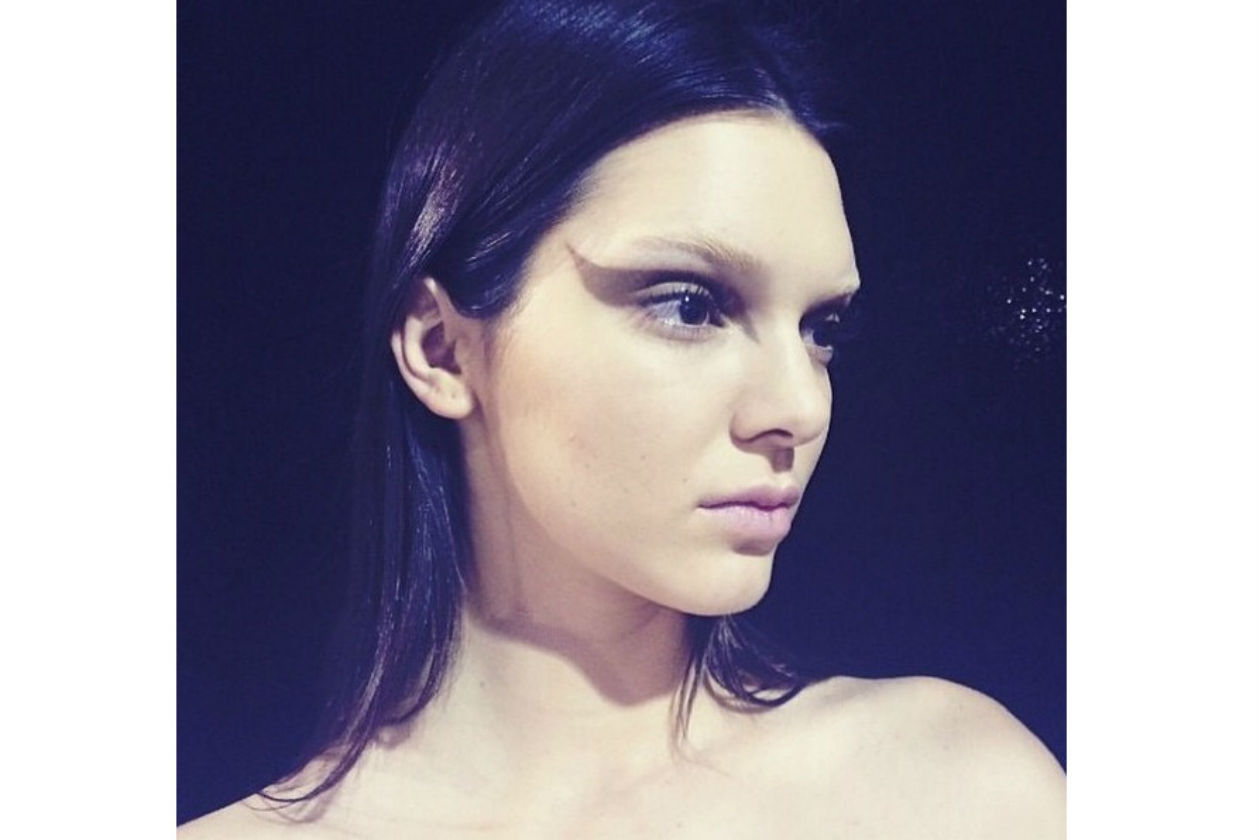 Il trucco di Givenchy è stato realizzato da Pat MCGrath (nella foto: Kendall Jenner)