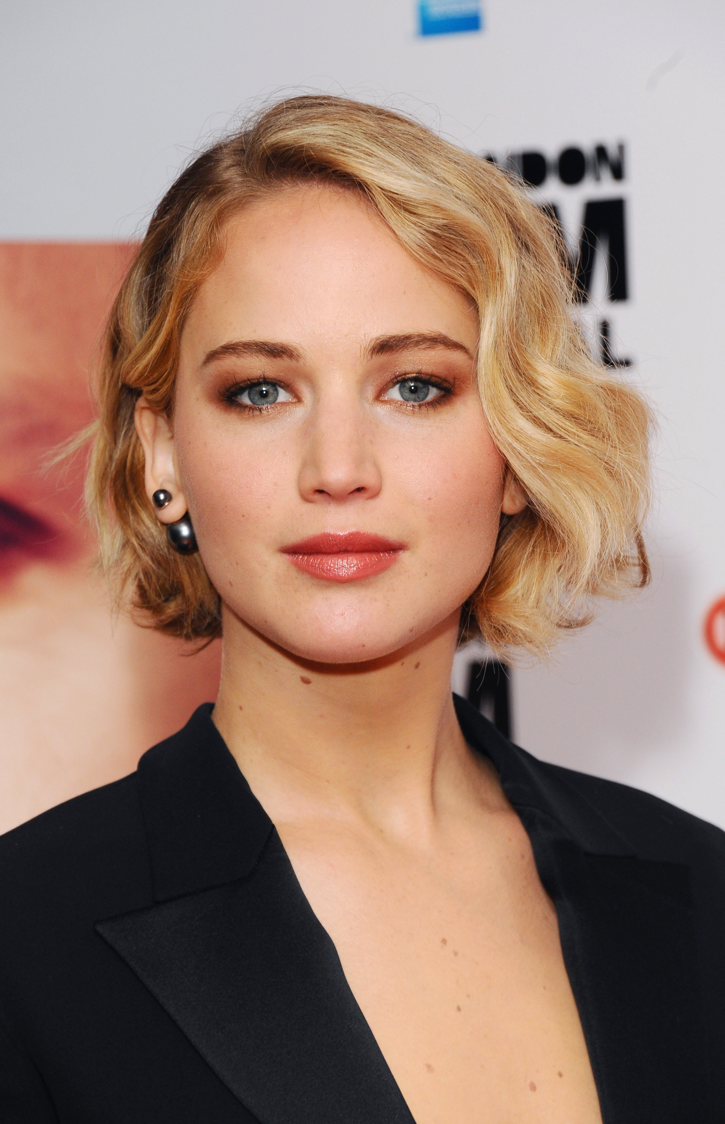 Jennifer Lawrence: il beauty look della première londinese