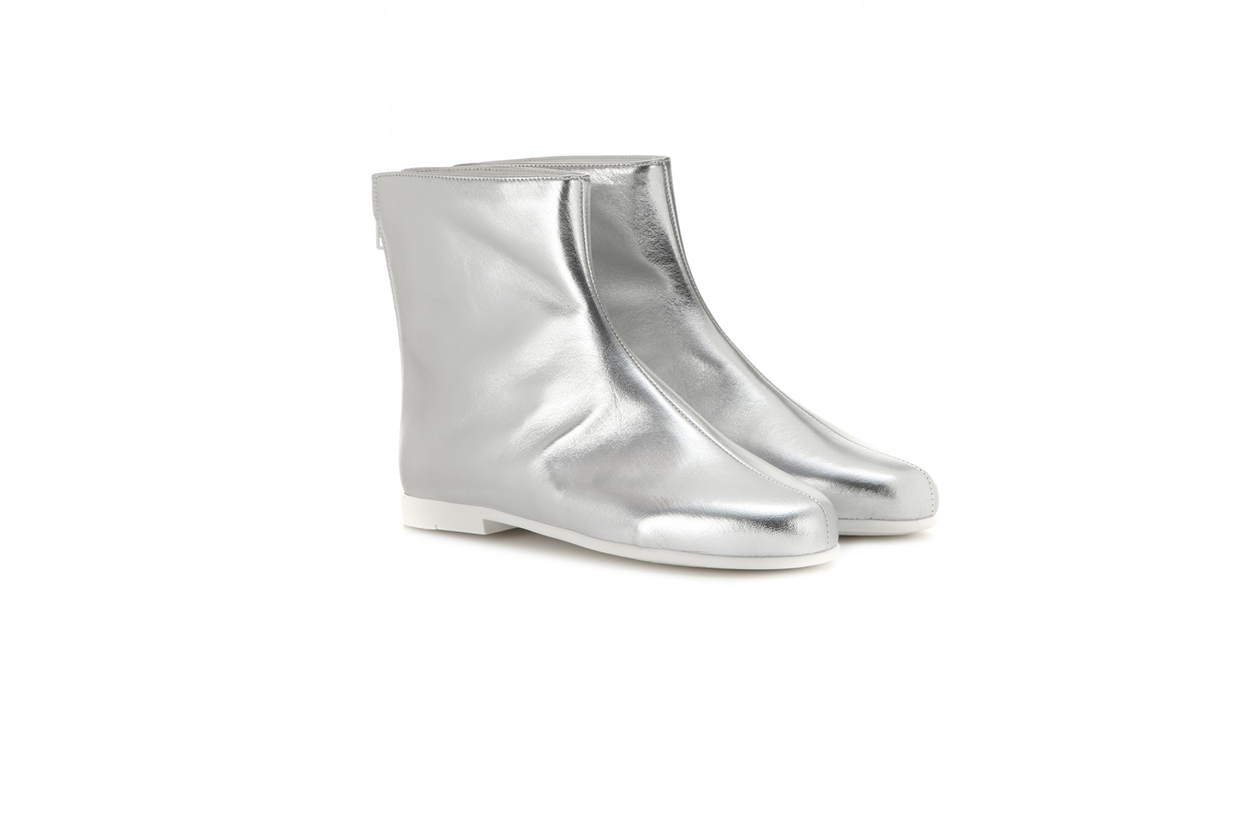 Fashion Booties are for lovers courreges