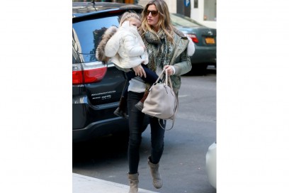 gisele-bundchen-parka-e-borsa-vuitton-olycom