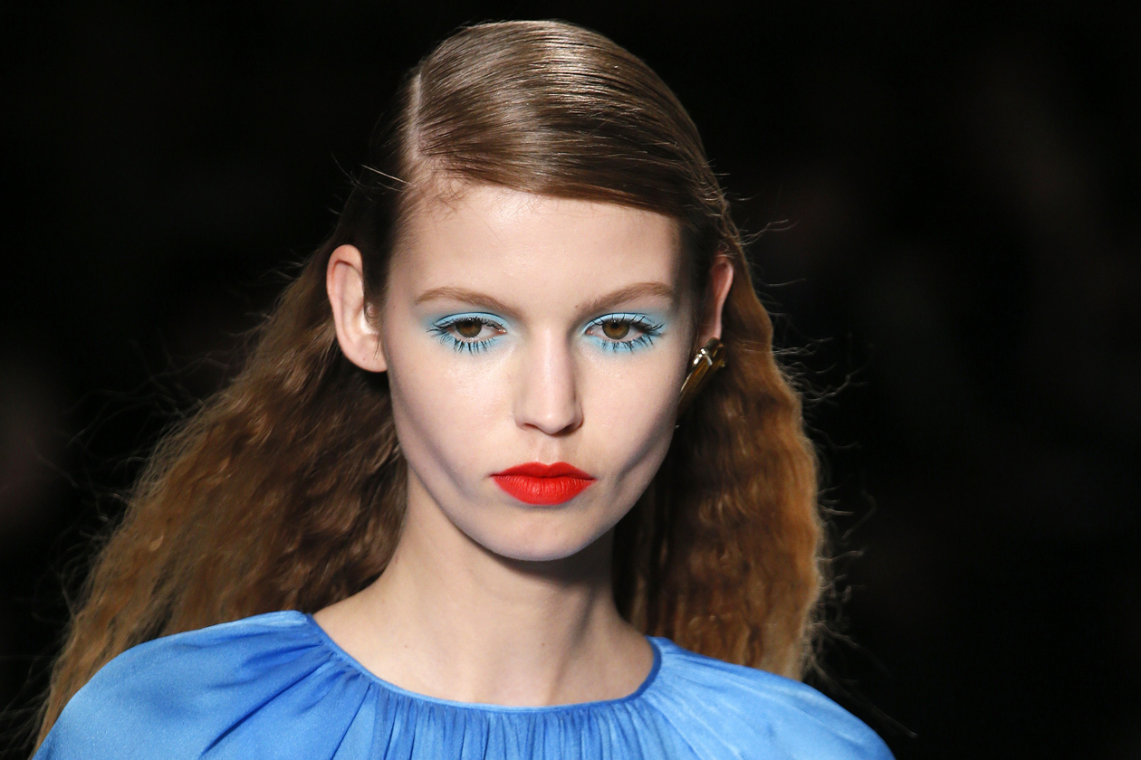 Capelli frise: nuova tendenza P/E 2015 o scenografica trovata da fashion show?