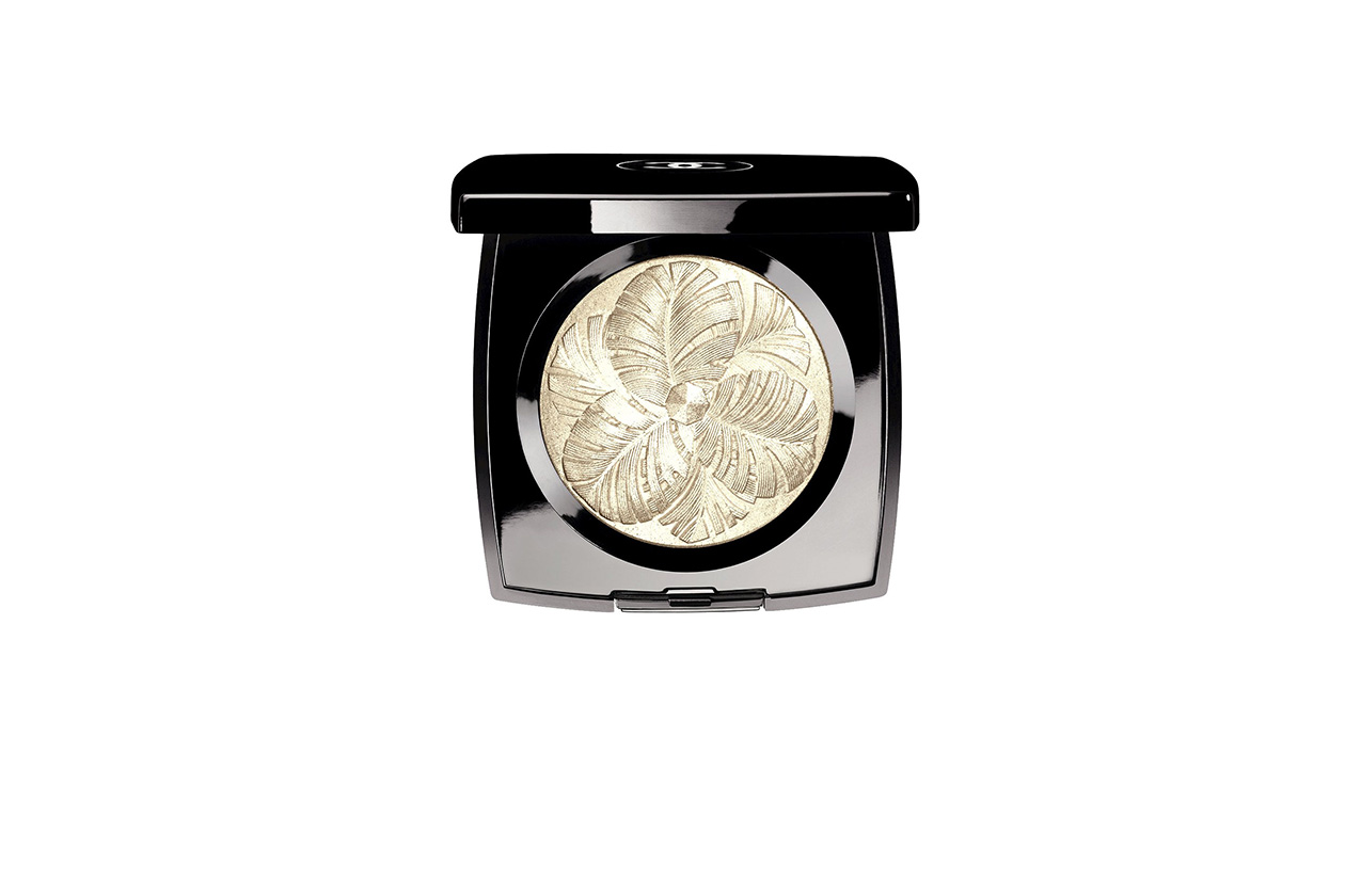 BEAUTY OCCHI DI GHIACCIO​ Make up occhi bianco Chanel Camélia de Plumes