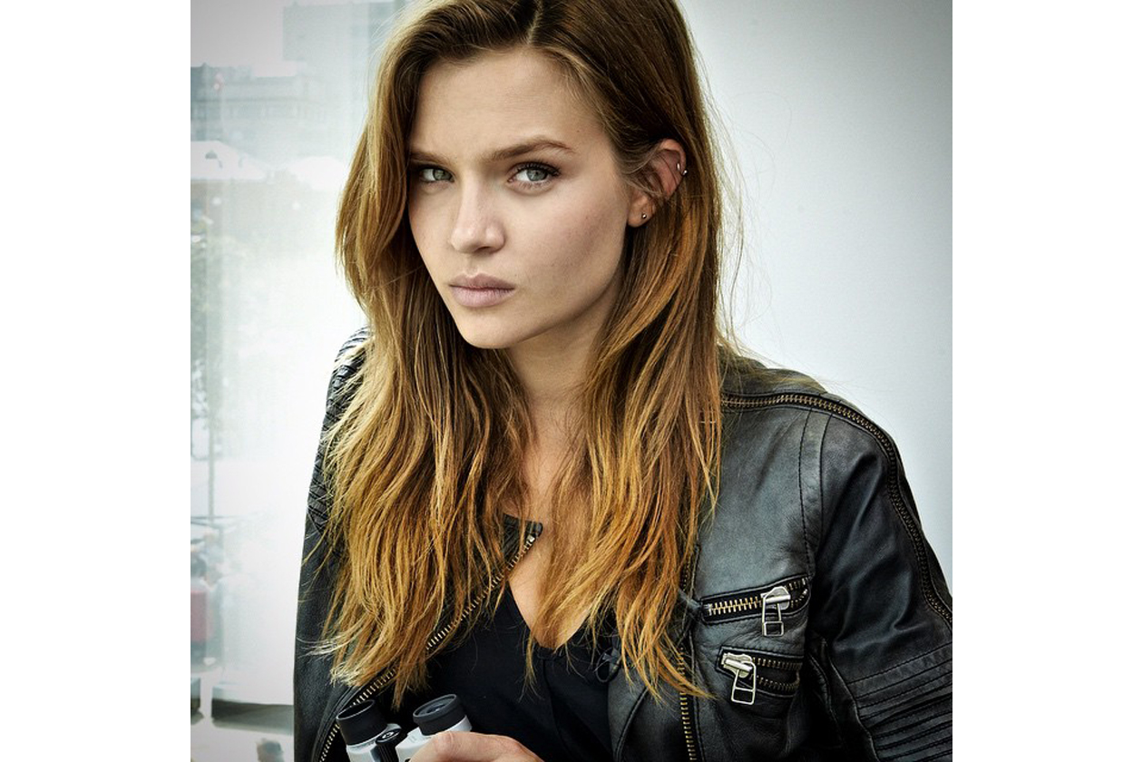 Josephine Skriver capelli: bronde luminoso