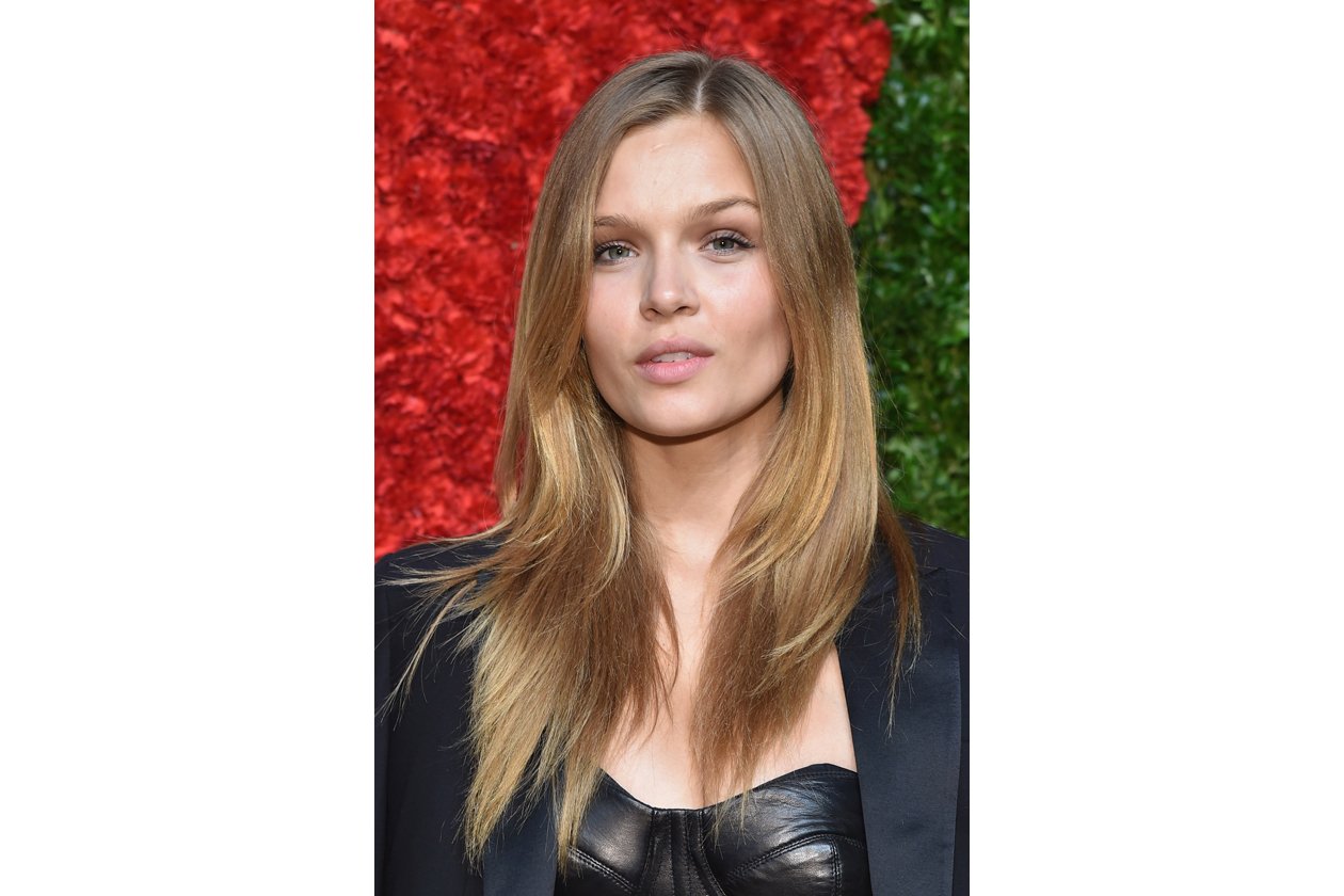 Josephine Skriver capelli: hair look luminoso