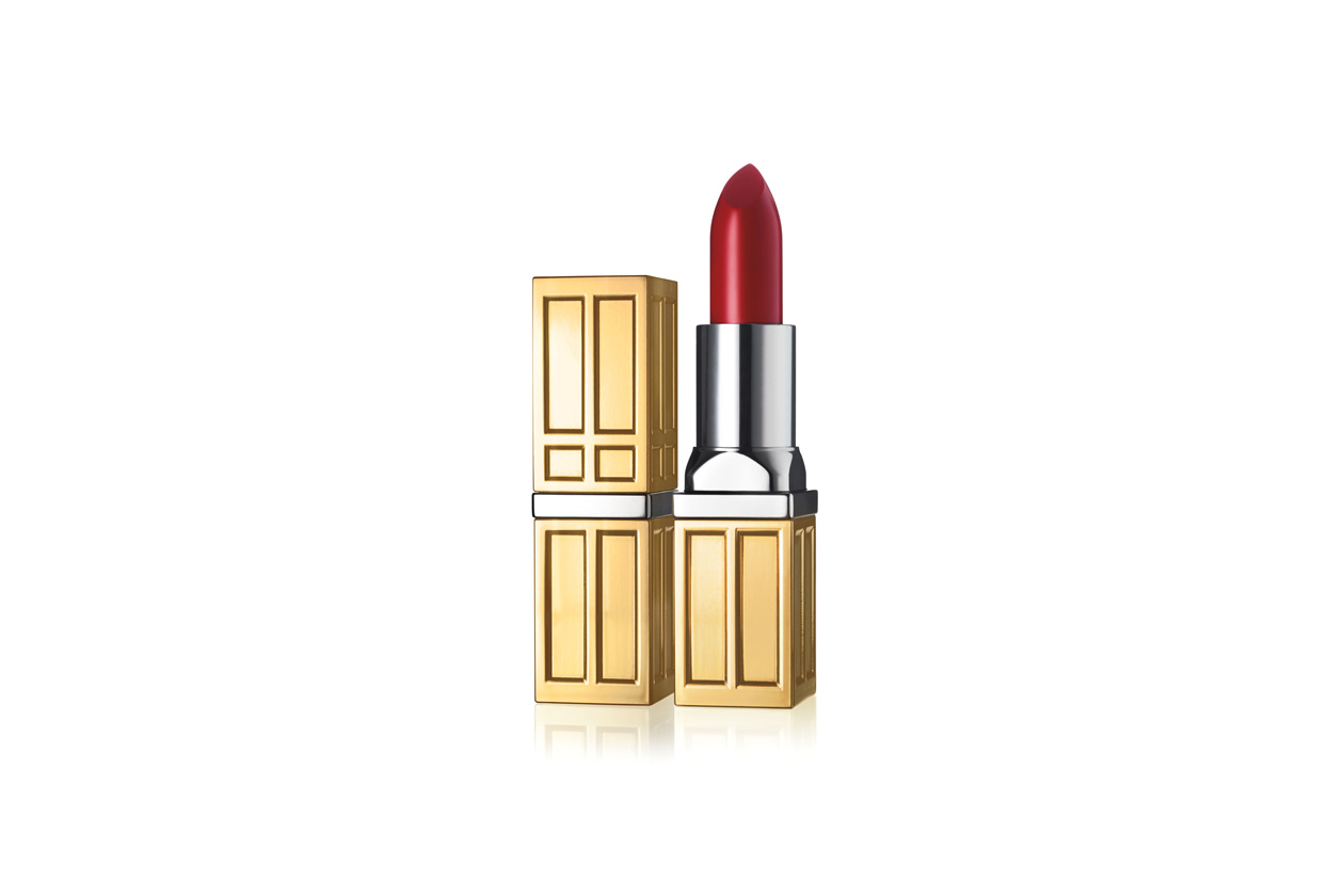 Stile tomboy: Beautiful Color Moisturizing Lipstick in Scarlet di Elizabeth Arden