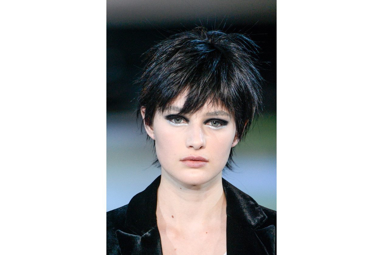 Trucco minimal e trench: il beauty look della sfilata A/I 2014-15 Emporio Armani