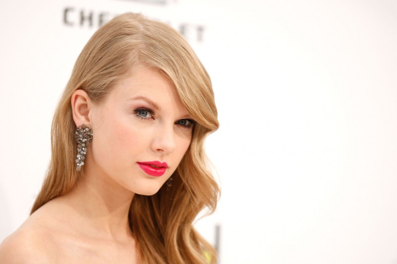 Il rosso ciliegia è la nuance preferita da Taylor Swift (2011)