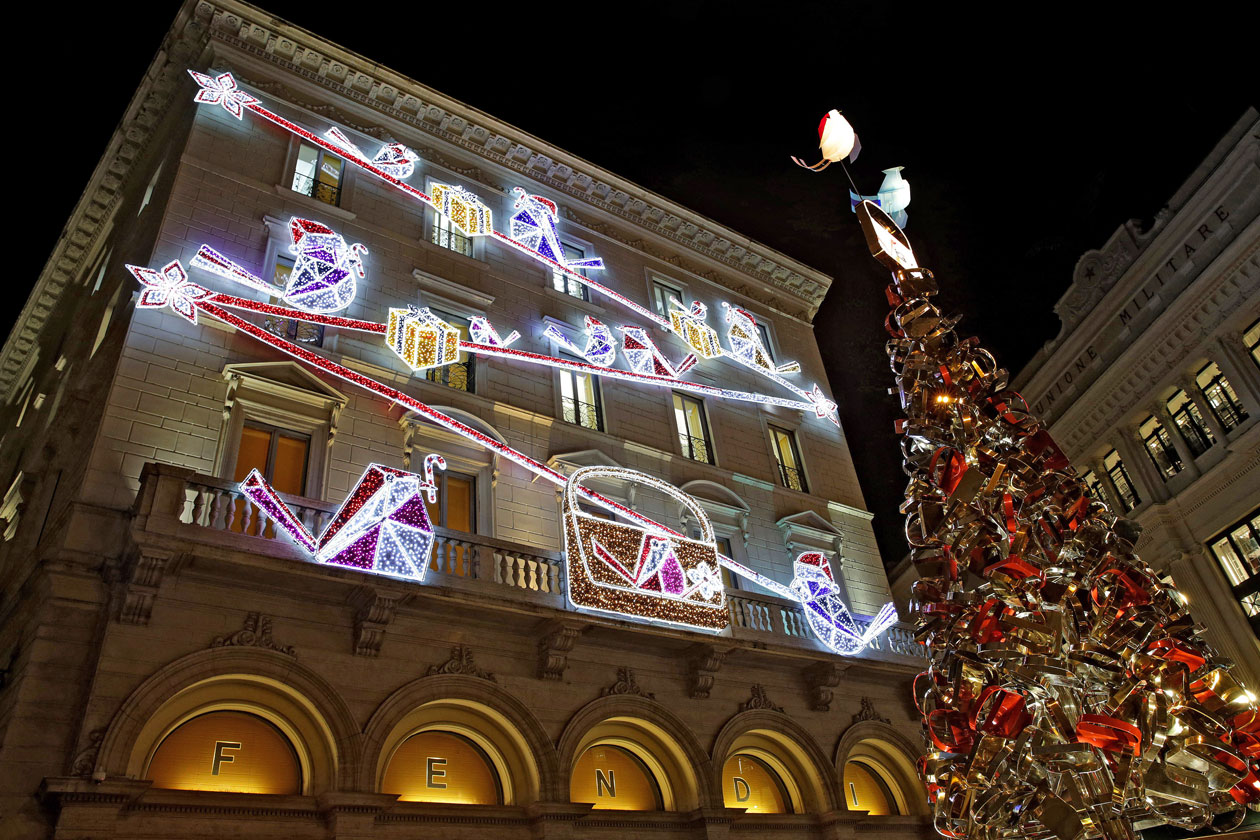 03 PALAZZO FENDI Qutweet Decorations and Baguette Tree close up