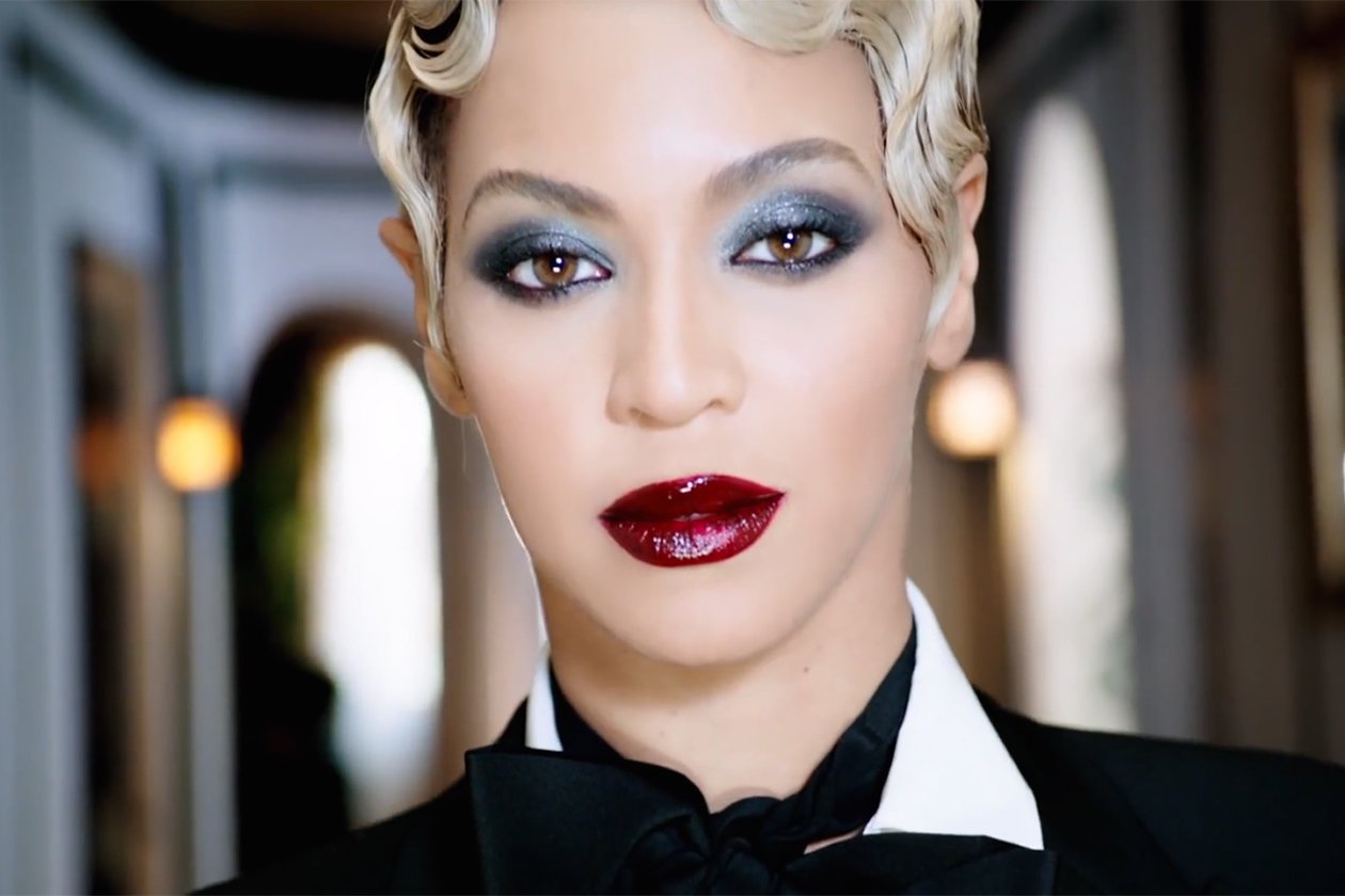 Beyoncé beauty look: labbra bloody con il rossetto bordeaux